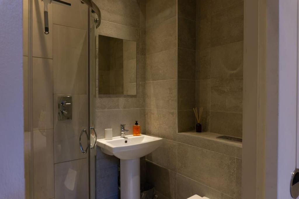 Spacious Apartment In City Centre - Free Parking Nottingham Eksteriør bilde